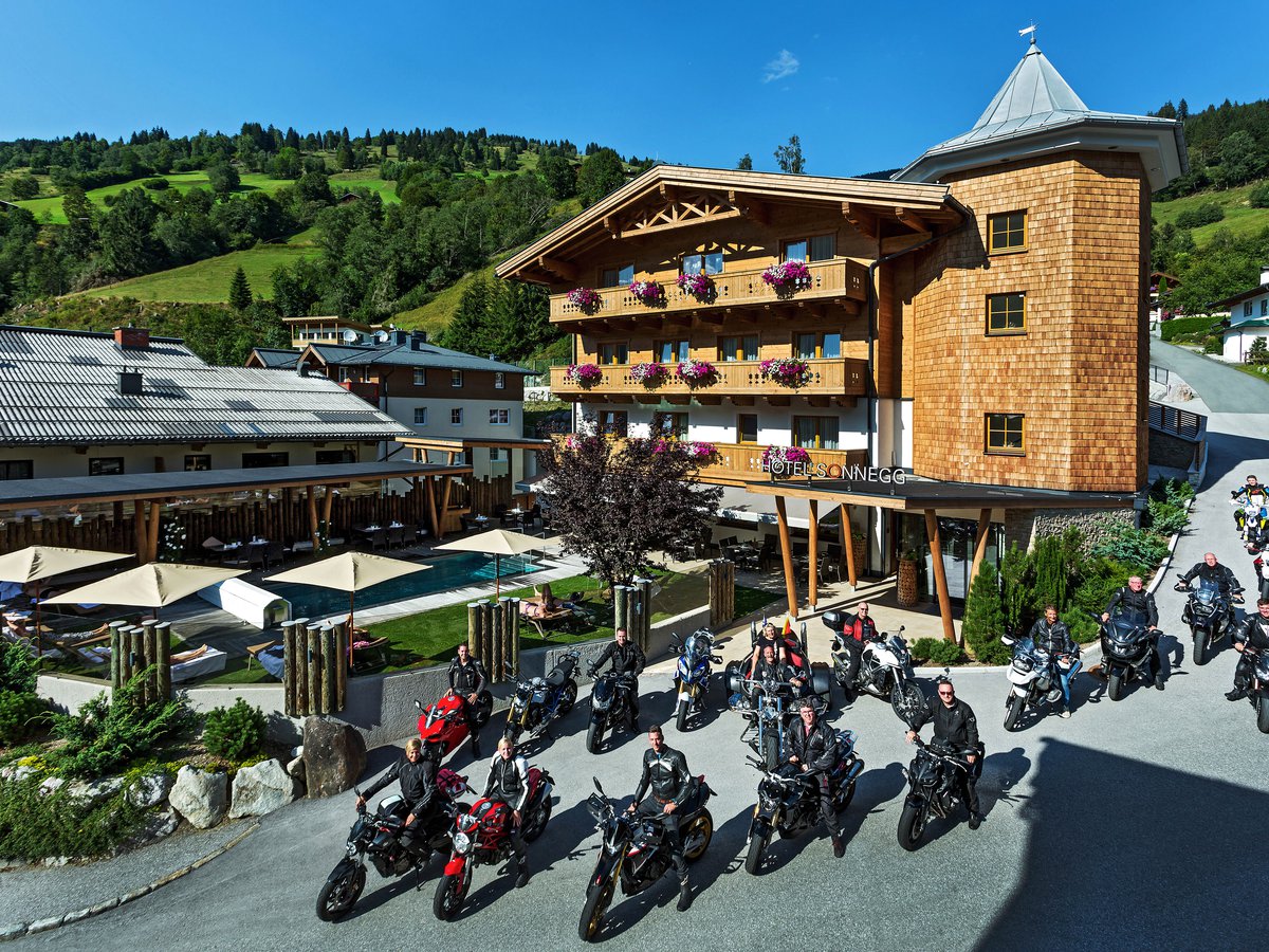 Hotel Sonnegg, Motorradhotel Großglockner / Saalbach